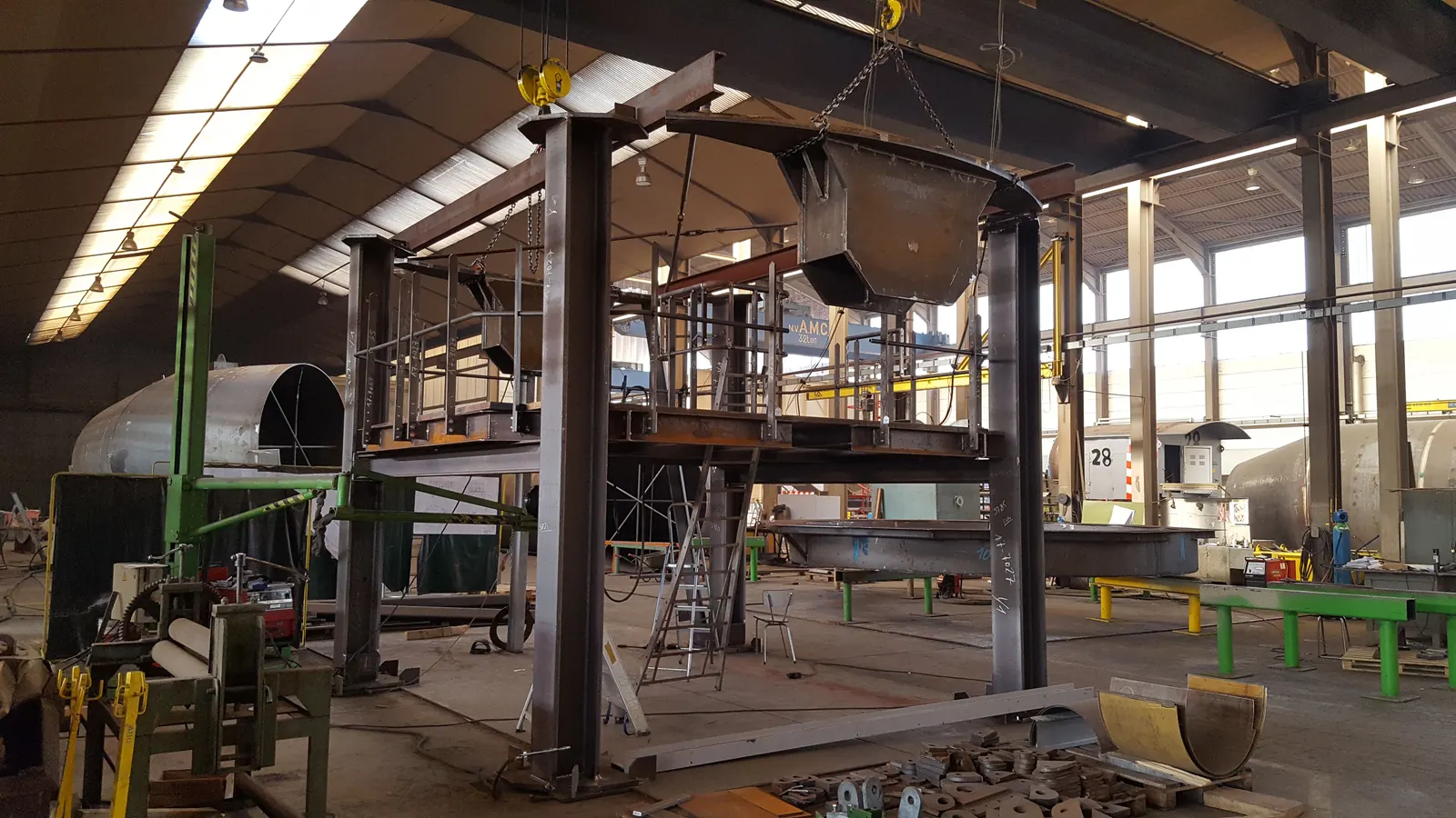Converter bottom manipulator: Production and erection, image 7
