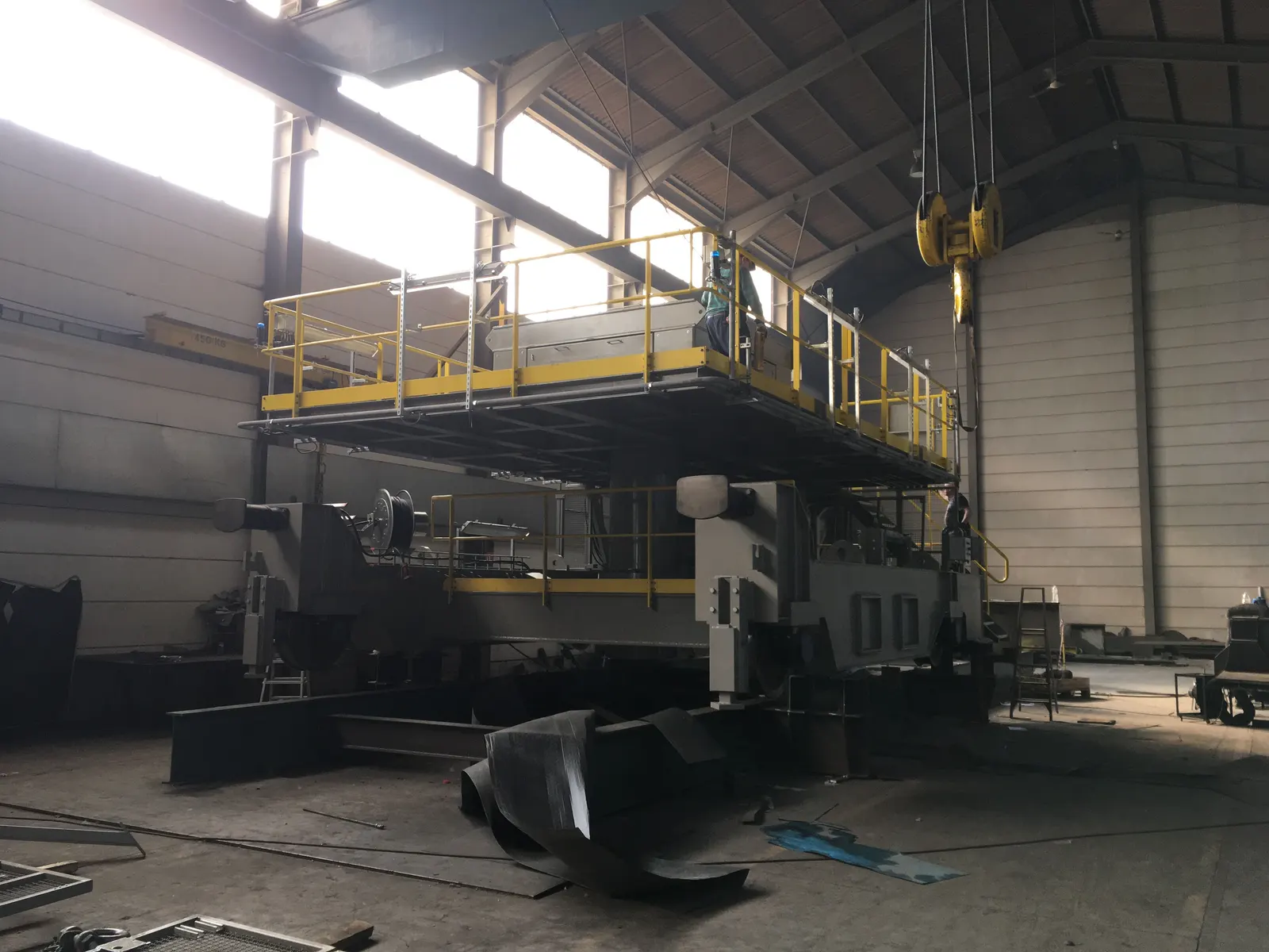 Converter bottom manipulator: Production and erection, image 2
