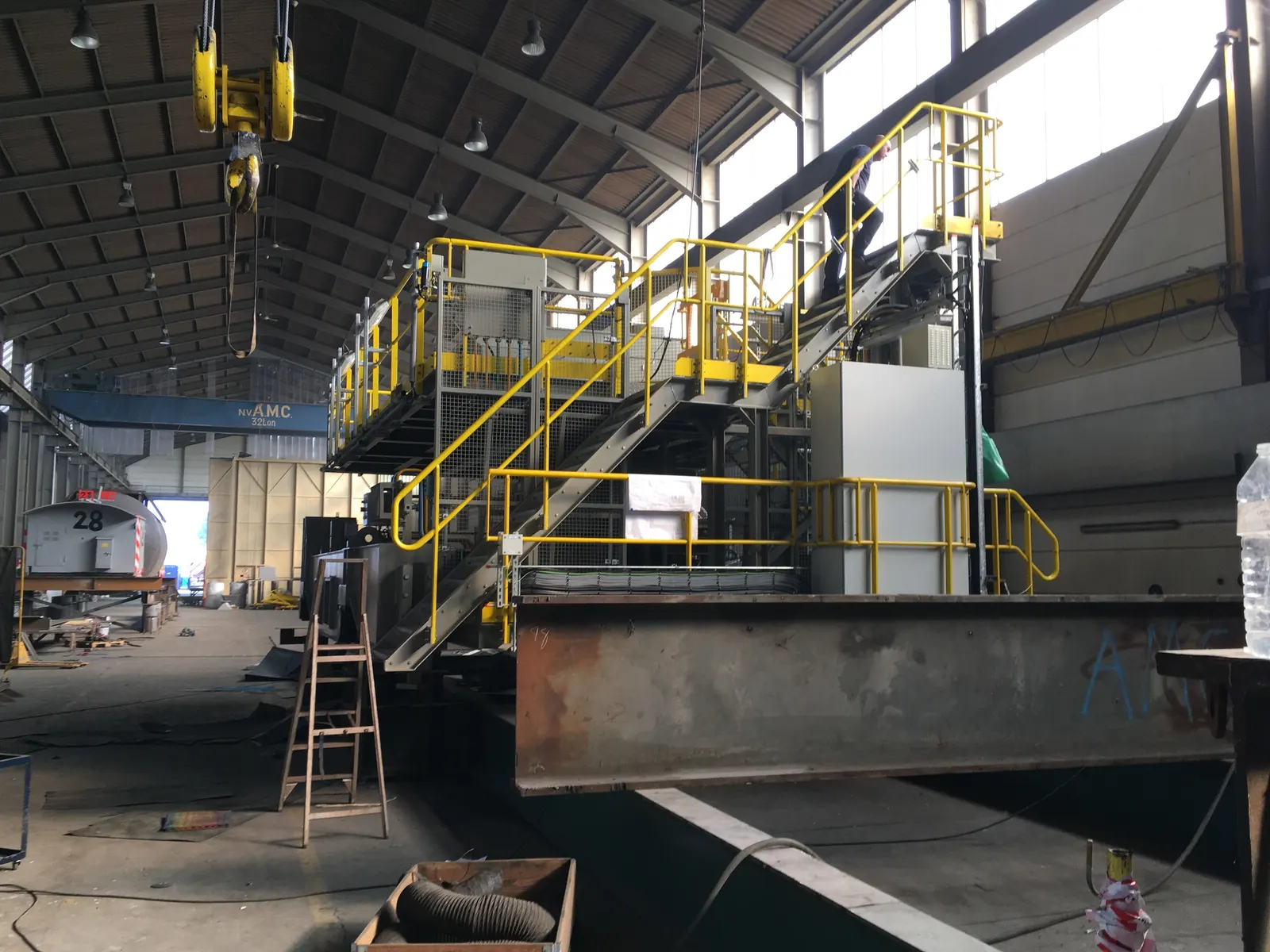 Converter bottom manipulator: Production and erection, image 3