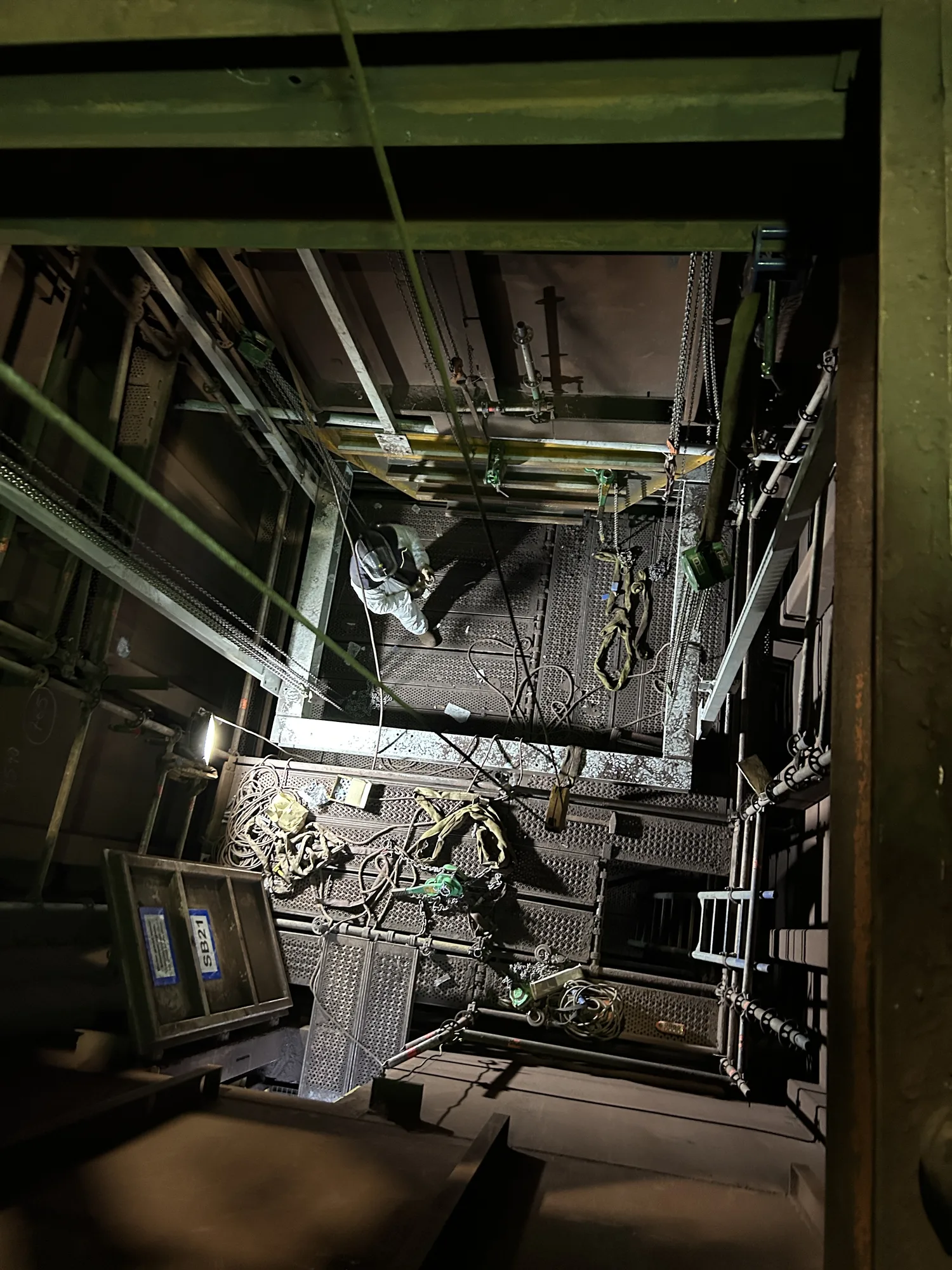 Austausch von Auslaufschurren in einem Industriebunker durch AMC