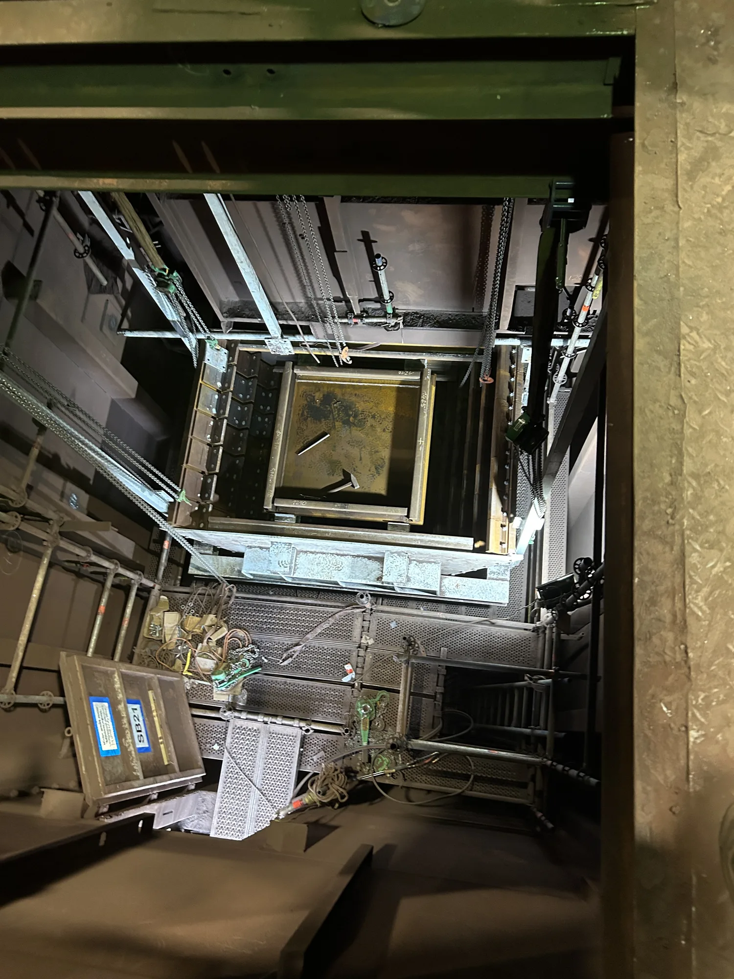 Austausch der Bunkerauslaufschurren, bild 4