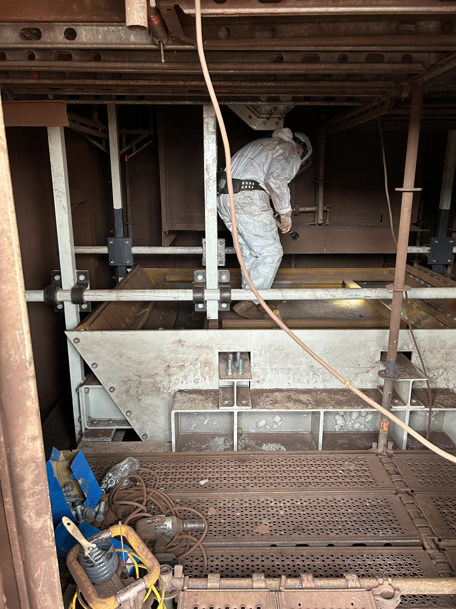 Austausch der Bunkerauslaufschurren, bild 7