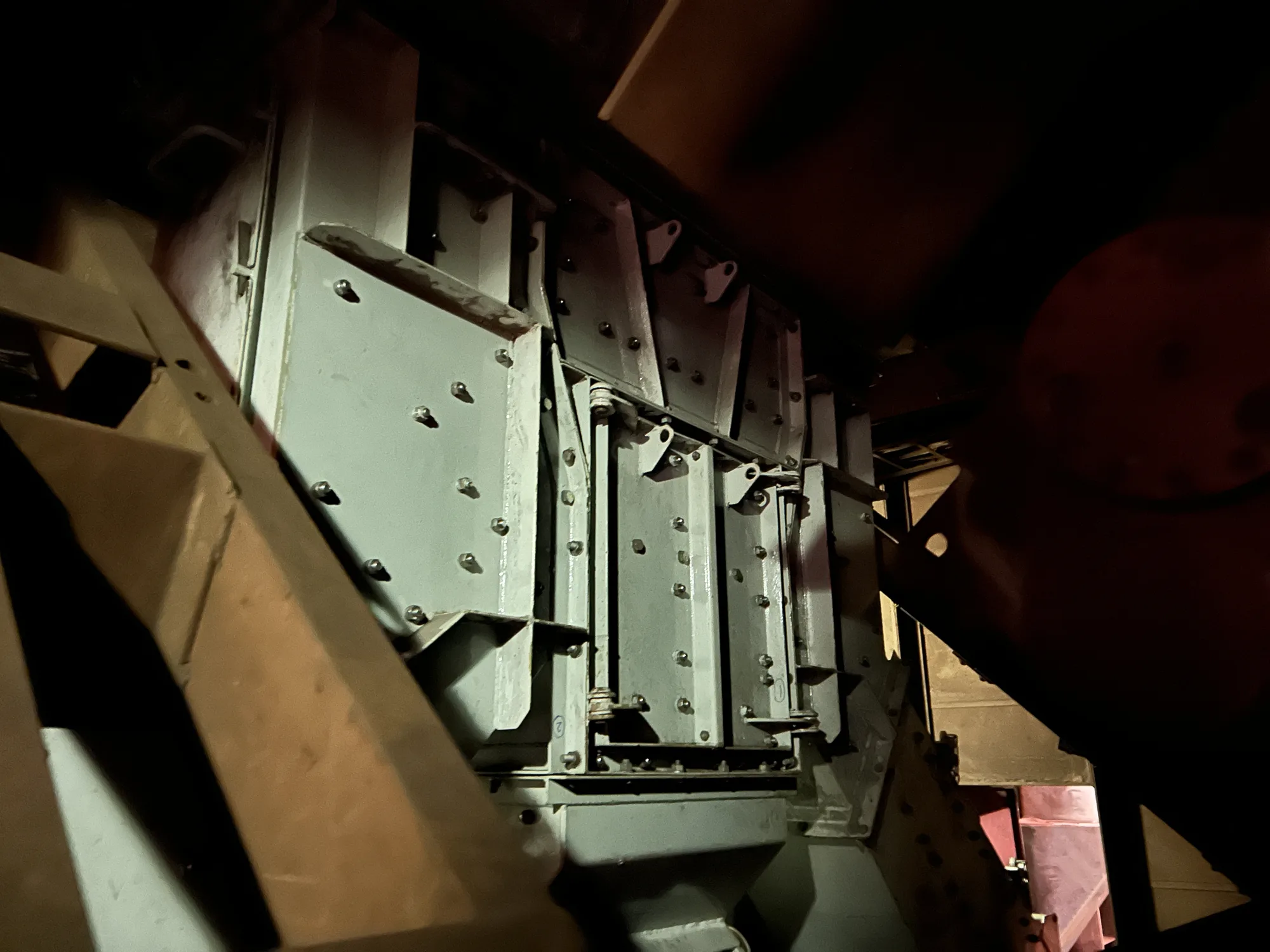 Austausch der Bunkerauslaufschurren, bild 8