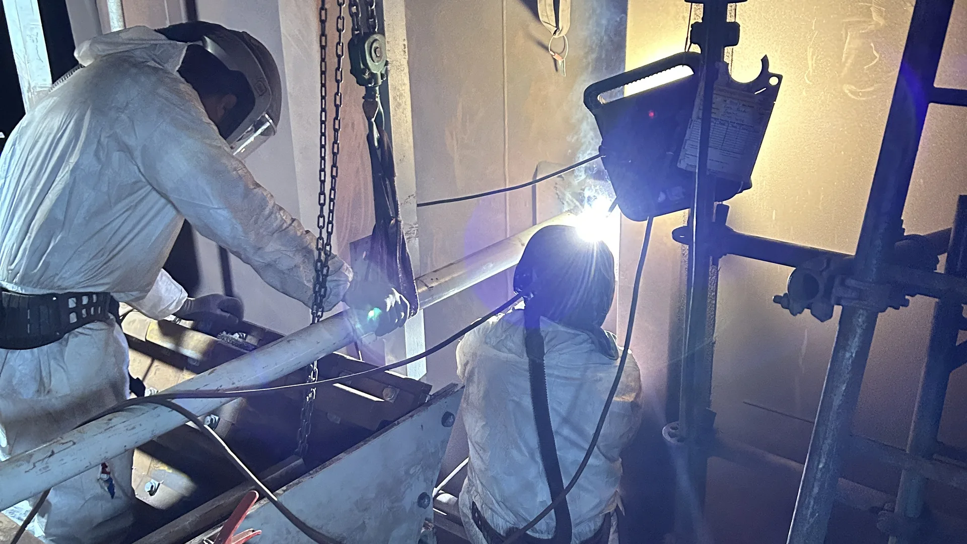 Austausch von Auslaufschurren in einem Industriebunker durch AMC