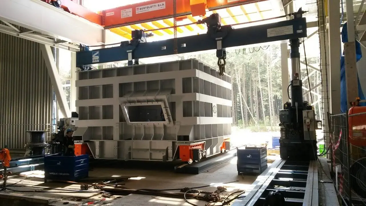 Zinkkessel für den Verzinkungsprozess in einem Stahlwerk: Fertigung und Montage vor Ort, bild 7